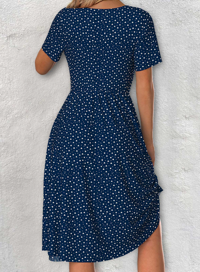 Abito blu marino con maniche corte, scollo a V e motivo a pois